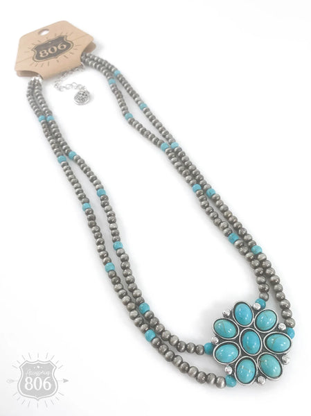Stone flower pendant necklace
