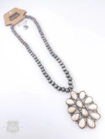 Stone oval flower necklace